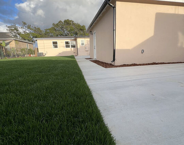 15605 S Berendo Avenue - Photo Thumbnail 9