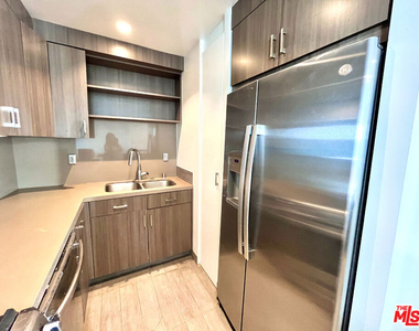 17350 W Sunset Boulevard - Photo Thumbnail 9