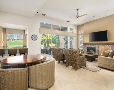 293 Desert Holly Drive - Photo Thumbnail 2