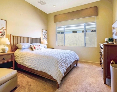 293 Desert Holly Drive - Photo Thumbnail 23