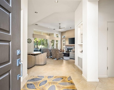 293 Desert Holly Drive - Photo Thumbnail 4