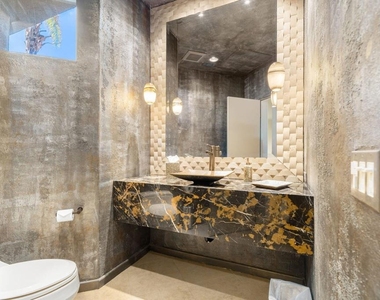 293 Desert Holly Drive - Photo Thumbnail 17