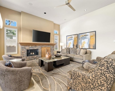 293 Desert Holly Drive - Photo Thumbnail 7