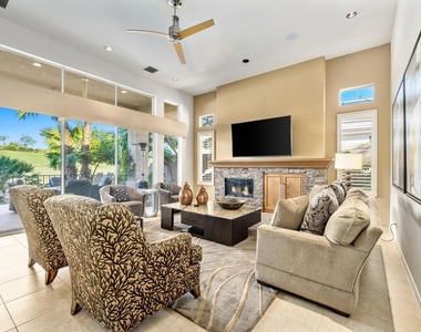 293 Desert Holly Drive - Photo Thumbnail 5