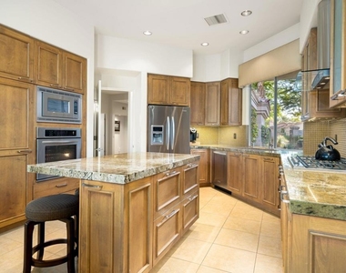 293 Desert Holly Drive - Photo Thumbnail 12
