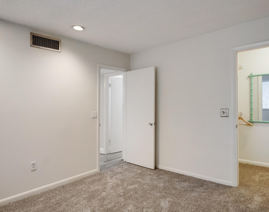4801 Esedra Court - Photo Thumbnail 14