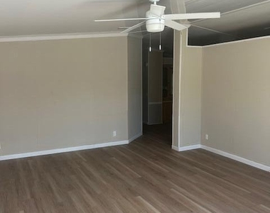 7445 Se Independence Avenue - Photo Thumbnail 9