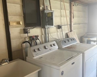 7445 Se Independence Avenue - Photo Thumbnail 2