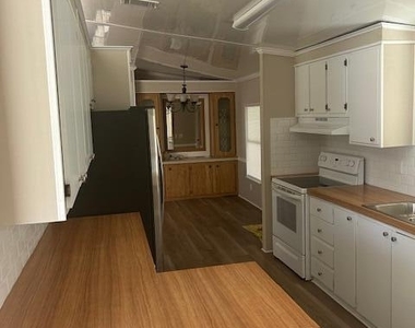 7445 Se Independence Avenue - Photo Thumbnail 5