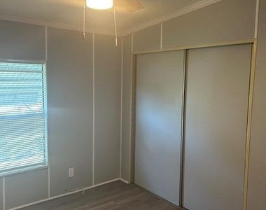 7445 Se Independence Avenue - Photo Thumbnail 12