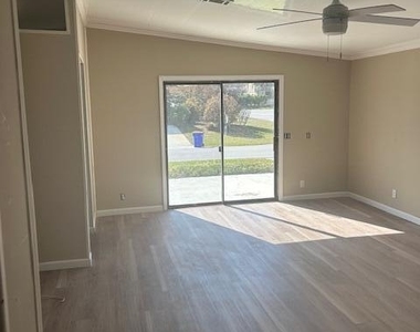 7445 Se Independence Avenue - Photo Thumbnail 7
