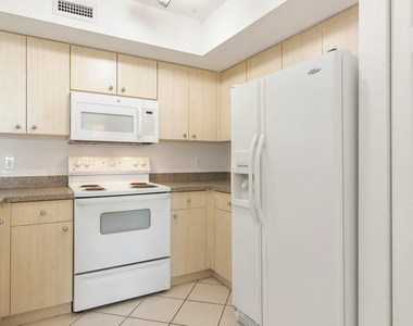 1801 N Flagler Drive - Photo Thumbnail 8