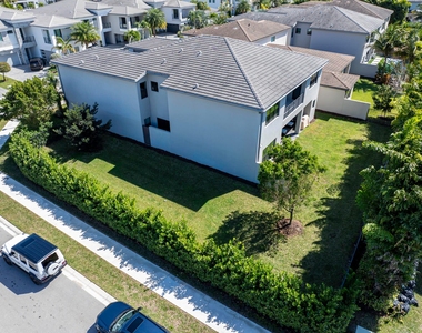 17081 Five Waters Avenue - Photo Thumbnail 10