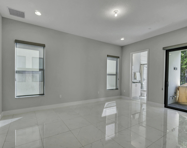 17081 Five Waters Avenue - Photo Thumbnail 34