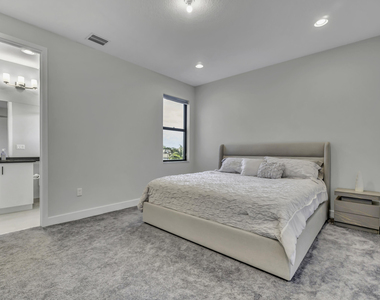 17081 Five Waters Avenue - Photo Thumbnail 65