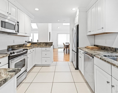 34 Park Circle - Photo Thumbnail 3