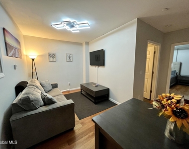 37 Maiden Lane - Photo Thumbnail 6