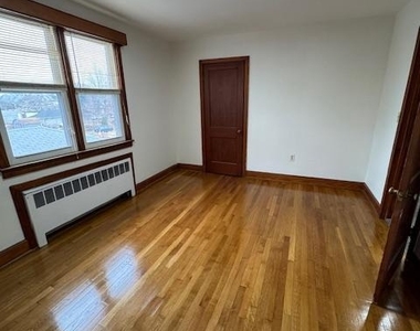 232 Bryan Place - Photo Thumbnail 9