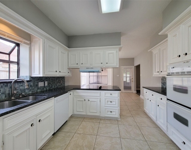 11614 Taos Lane - Photo Thumbnail 15