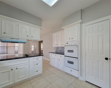 11614 Taos Lane - Photo Thumbnail 14