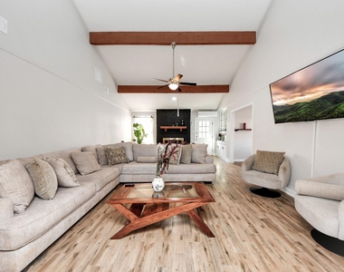 15715 Creekhaven Drive - Photo Thumbnail 3