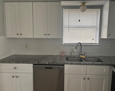 402 Oak Harbor Drive - Photo Thumbnail 9