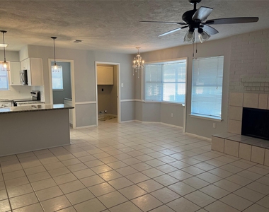 402 Oak Harbor Drive - Photo Thumbnail 16