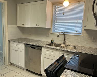 402 Oak Harbor Drive - Photo Thumbnail 10