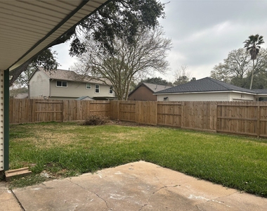 402 Oak Harbor Drive - Photo Thumbnail 25