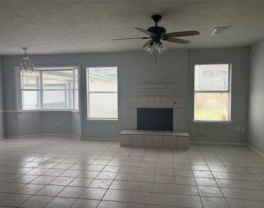 402 Oak Harbor Drive - Photo Thumbnail 13