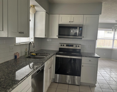 402 Oak Harbor Drive - Photo Thumbnail 11
