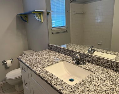 402 Oak Harbor Drive - Photo Thumbnail 14