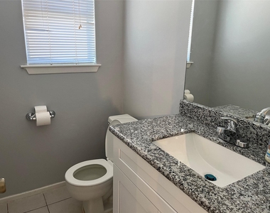 402 Oak Harbor Drive - Photo Thumbnail 24