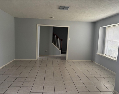 402 Oak Harbor Drive - Photo Thumbnail 6
