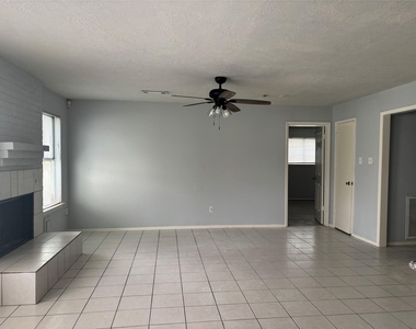 402 Oak Harbor Drive - Photo Thumbnail 7