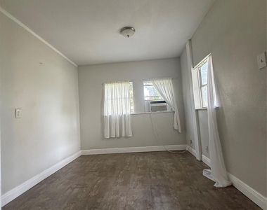 2121 Avenue K - Photo Thumbnail 13