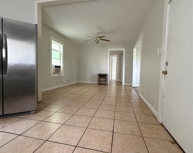 2121 Avenue K - Photo Thumbnail 9