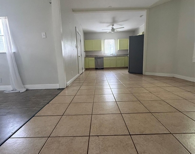 2121 Avenue K - Photo Thumbnail 10