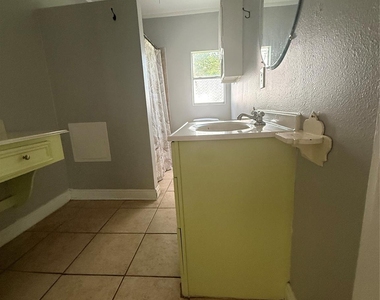 2121 Avenue K - Photo Thumbnail 8