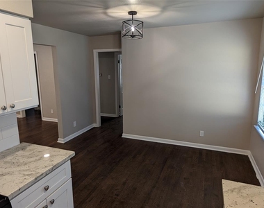 5622 Elmlawn Drive - Photo Thumbnail 7