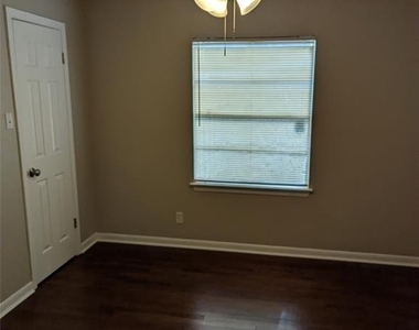 5622 Elmlawn Drive - Photo Thumbnail 10