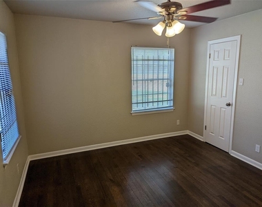 5622 Elmlawn Drive - Photo Thumbnail 9