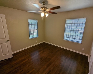 5622 Elmlawn Drive - Photo Thumbnail 8