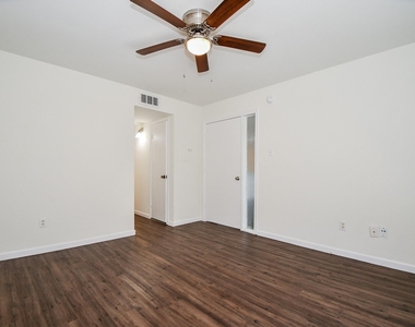 2824 S Bartell Drive - Photo Thumbnail 7