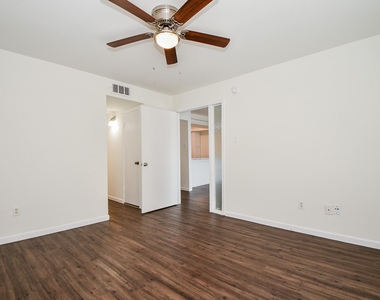 2824 S Bartell Drive - Photo Thumbnail 8