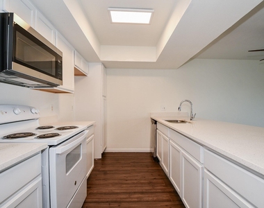 2824 S Bartell Drive - Photo Thumbnail 4
