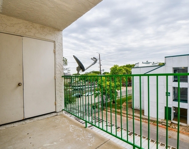 2824 S Bartell Drive - Photo Thumbnail 2