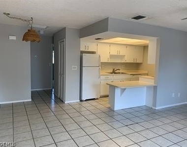 309 Sw 3rd Place - Photo Thumbnail 2
