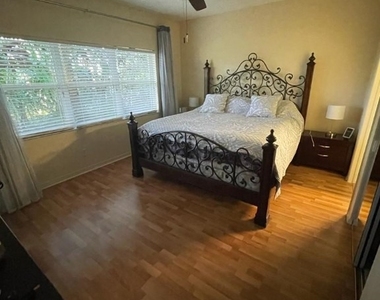 1096 Woodshire Lane - Photo Thumbnail 16