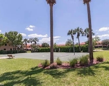1096 Woodshire Lane - Photo Thumbnail 10